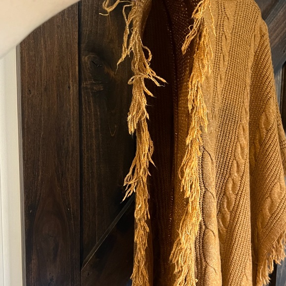 SHEIN Rust Cable Knit‎ Poncho with Fringe - Picture 7 of 8